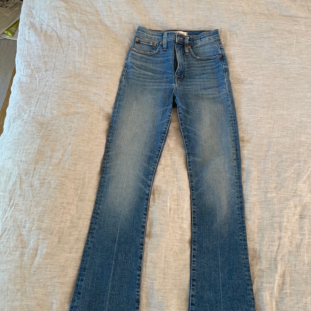 Madewell high-waist bootleg jeans. Skinny flare. Great condition! Size 24.